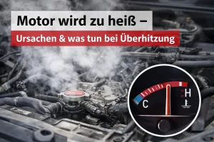 Überhitzter Automotor mit sichtbarem Dampf und Temperaturanzeige im roten Bereich als Warnsignal für Motorüberhitzung.